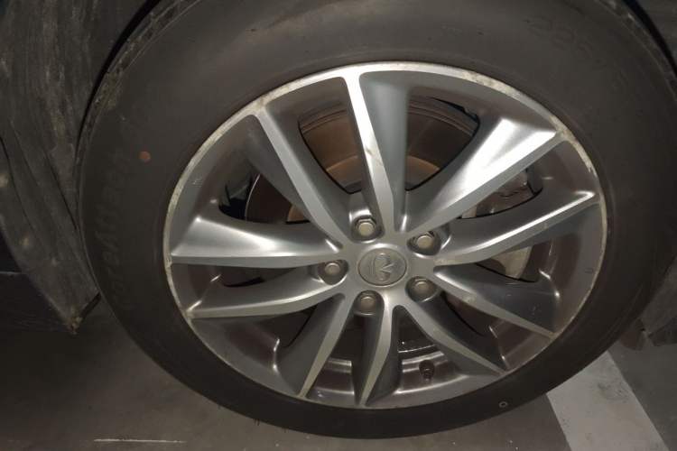Used Infiniti Q50L 2018 2.0T Comfort Edition China V Standard Right Front Wheel Hub