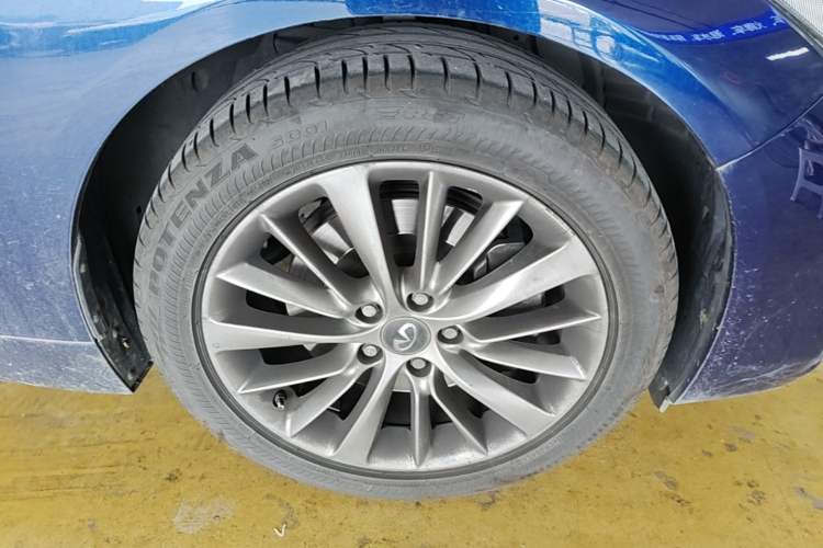 Used Infiniti Q50L 2018 2.0T Enjoyment Version China VI Standard Right Front Wheel Hub