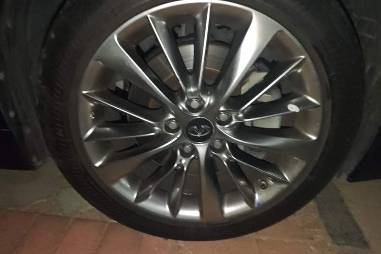 Used Infiniti Q50L 2018 2.0T Enjoyment Version China VI Standard Right Front Wheel Hub