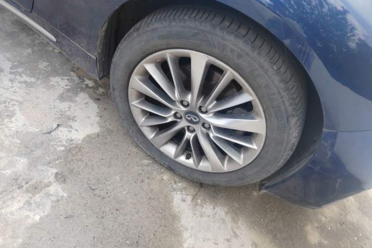 Used Infiniti Q50L 2018 2.0T Enjoyment Edition China V standard Right Front Wheel Hub