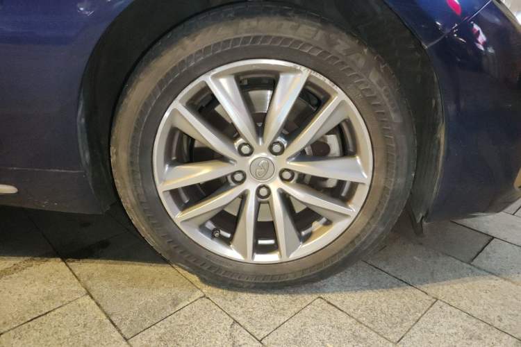 Used Infiniti Q50L 2018 2.0T Comfort Edition China VI Standard Right Front Wheel Hub