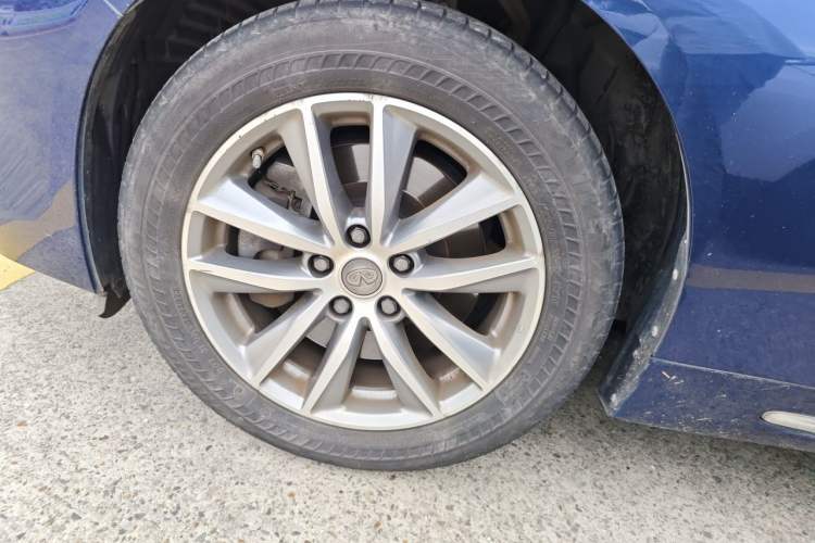 Used Infiniti Q50L 2018 2.0T Comfort Edition China VI Standard Right Front Wheel Hub