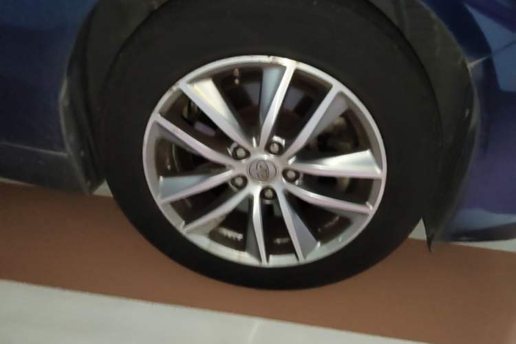 Used Infiniti Q50L 2018 2.0T Comfort Edition China VI Standard Right Front Wheel Hub