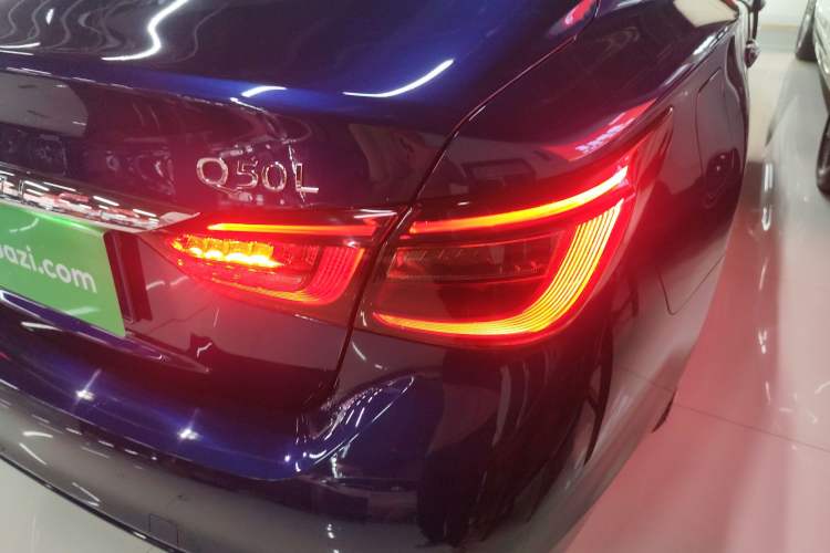 Used Infiniti Q50L 2018 2.0T Comfort Edition China VI Standard Right Rear Taillight