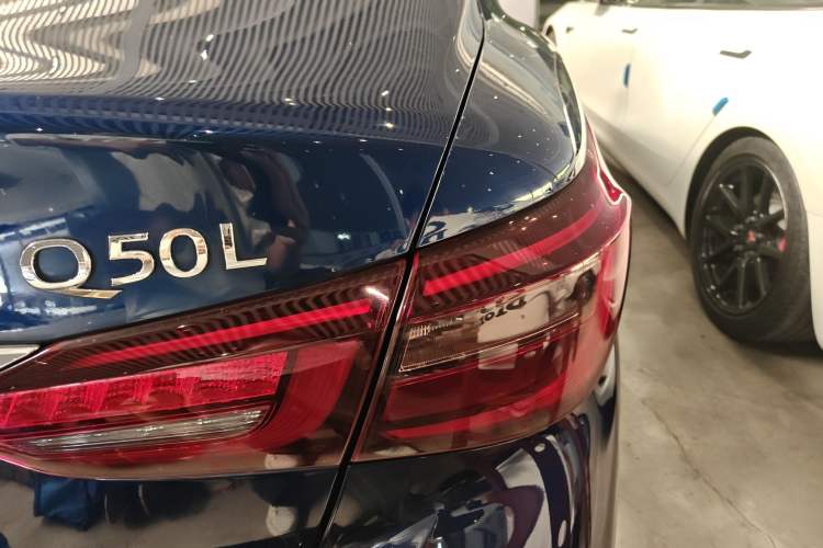 Used Infiniti Q50L 2018 2.0T Comfort Edition China VI Standard Right Rear Taillight