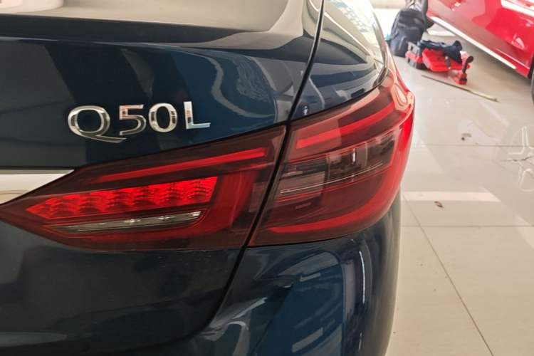 Used Infiniti Q50L 2018 2.0T Comfort Edition China V Standard Right Rear Taillight