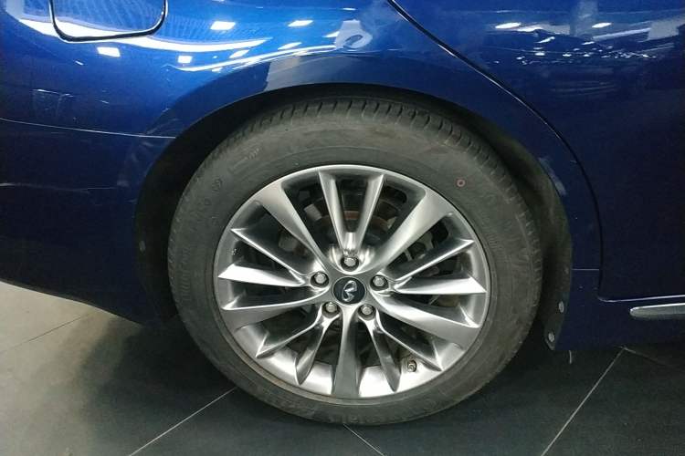Used Infiniti Q50L 2018 2.0T Enjoyment Edition China V standard Right Rear Wheel Hub