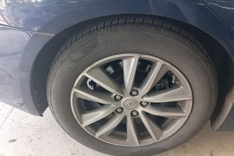 Used Infiniti Q50L 2018 2.0T Comfort Edition China VI Standard Right Rear Wheel Hub