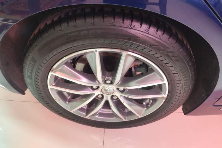 Used Infiniti Q50L 2018 2.0T Comfort Edition China VI Standard Right Rear Wheel Hub