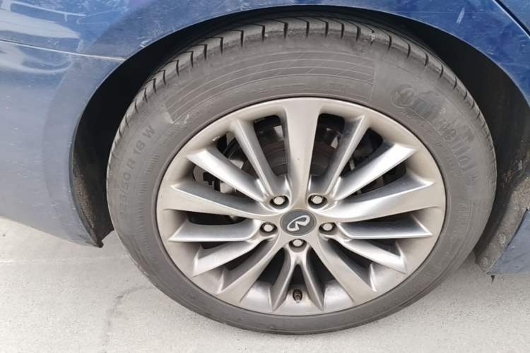Used Infiniti Q50L 2018 2.0T Enjoyment Version China VI Standard Right Rear Wheel Hub