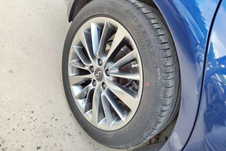 Used Infiniti Q50L 2018 2.0T Enjoyment Version China VI Standard Right Rear Wheel Hub