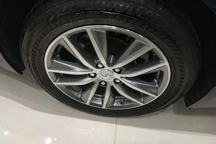 Used Infiniti Q50L 2018 2.0T Comfort Edition China VI Standard Right Rear Wheel Hub
