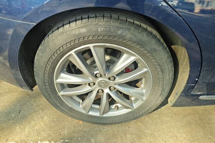 Used Infiniti Q50L 2018 2.0T Comfort Edition China VI Standard Right Rear Wheel Hub