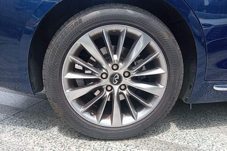 Used Infiniti Q50L 2018 2.0T Enjoyment Version China VI Standard Right Rear Wheel Hub