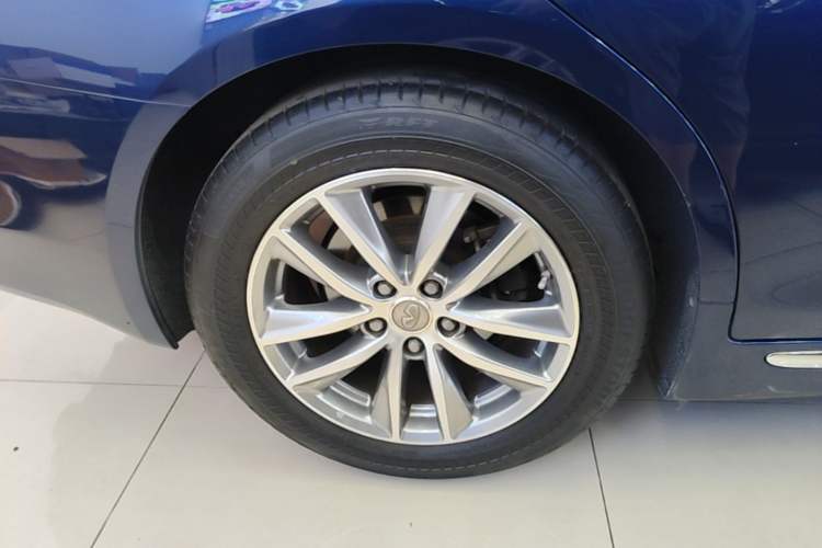 Used Infiniti Q50L 2018 2.0T Comfort Edition China VI Standard Right Rear Wheel Hub
