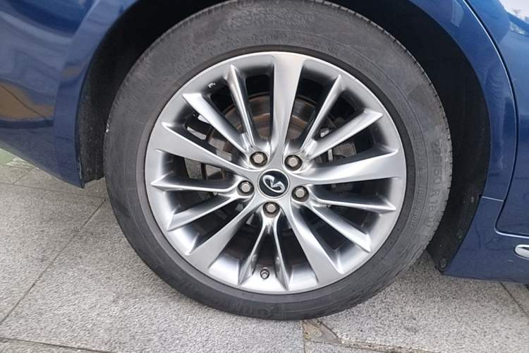 Used Infiniti Q50L 2018 2.0T Enjoyment Version China VI Standard Right Rear Wheel Hub