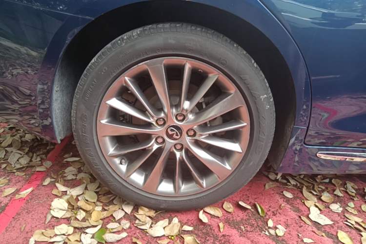 Used Infiniti Q50L 2018 2.0T Enjoyment Version China VI Standard Right Rear Wheel Hub