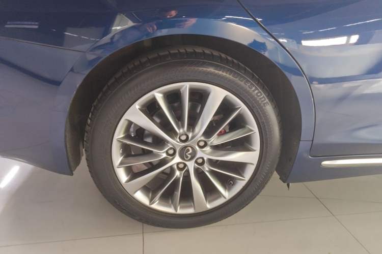 Used Infiniti Q50L 2018 2.0T Enjoyment Version China VI Standard Right Rear Wheel Hub