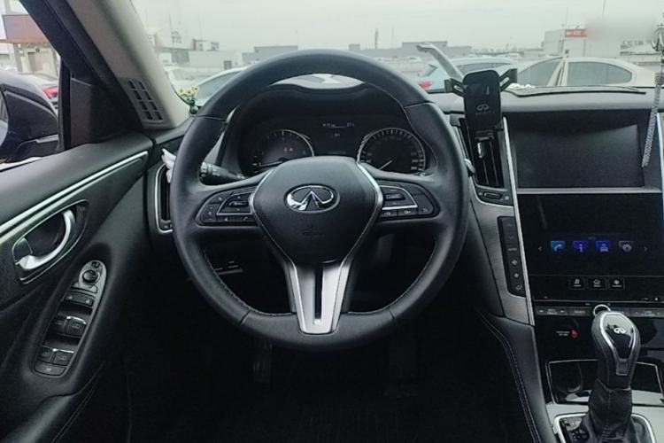 Used Infiniti Q50L 2018 2.0T Enjoyment Version China VI Standard Steering Wheel