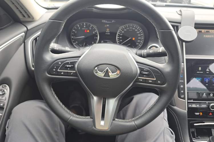 Used Infiniti Q50L 2018 2.0T Enjoyment Version China V Standard Steering Wheel