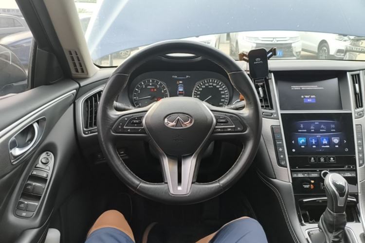 Used Infiniti Q50L 2018 2.0T Enjoyment Version China VI Standard Steering Wheel