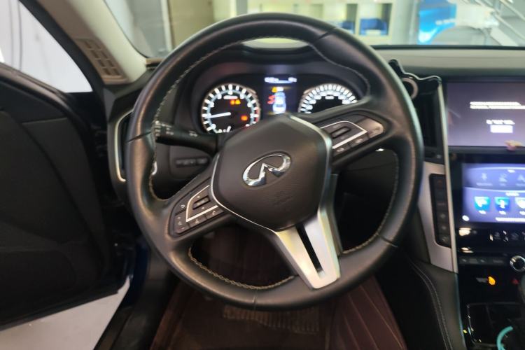 Used Infiniti Q50L 2018 2.0T Enjoyment Version China VI Standard Steering Wheel