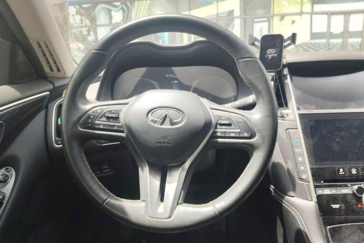 Used Infiniti Q50L 2018 2.0T Comfort Edition China VI Standard Steering Wheel