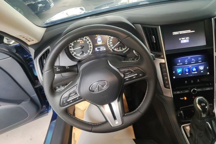 Used Infiniti Q50L 2018 2.0T Enjoyment Version China VI Standard Steering Wheel