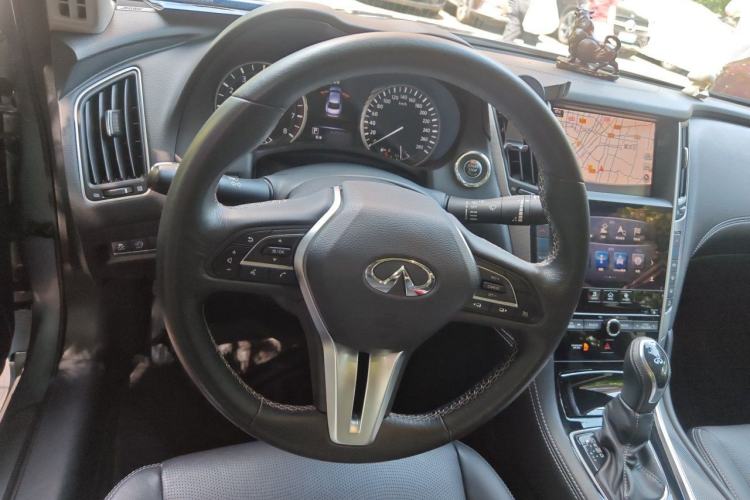 Used Infiniti Q50L 2018 2.0T Enjoyment Version China VI Standard Steering Wheel