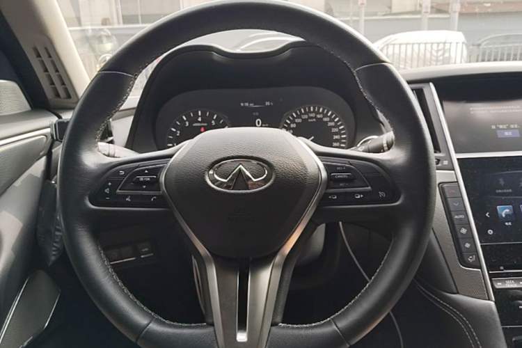 Used Infiniti Q50L 2018 2.0T Enjoyment Version China VI Standard Steering Wheel