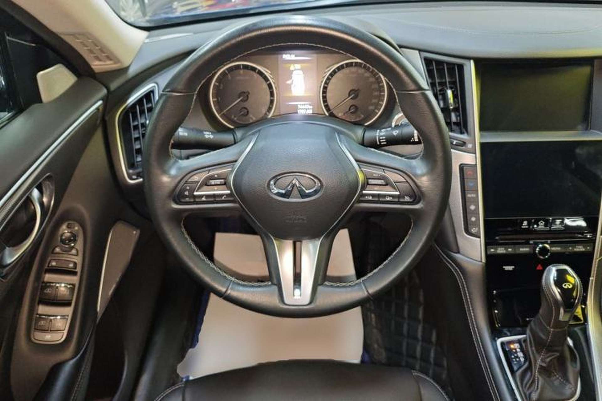 Used Infiniti Q50L 2018 2.0T Enjoyment Version China VI Standard Steering Wheel
