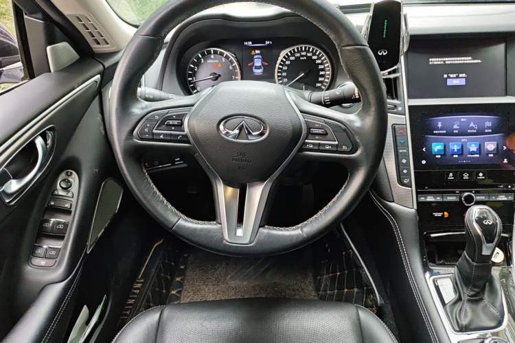 Used Infiniti Q50L 2018 2.0T Enjoyment Version China VI Standard Steering Wheel