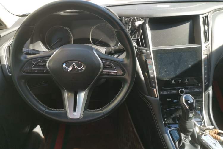 Used Infiniti Q50L 2018 2.0T Comfort Edition China V Standard Steering Wheel