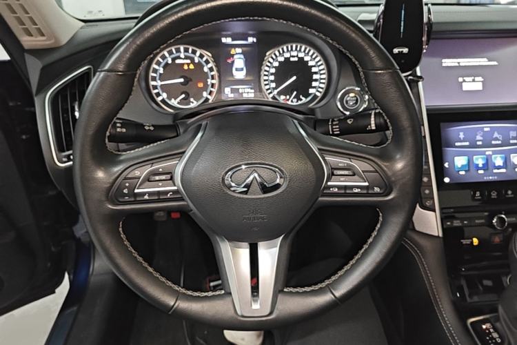 Used Infiniti Q50L 2018 2.0T Enjoyment Version China VI Standard Steering Wheel