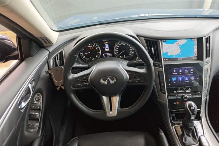 Used Infiniti Q50L 2018 2.0T Enjoyment Version China VI Standard Steering Wheel