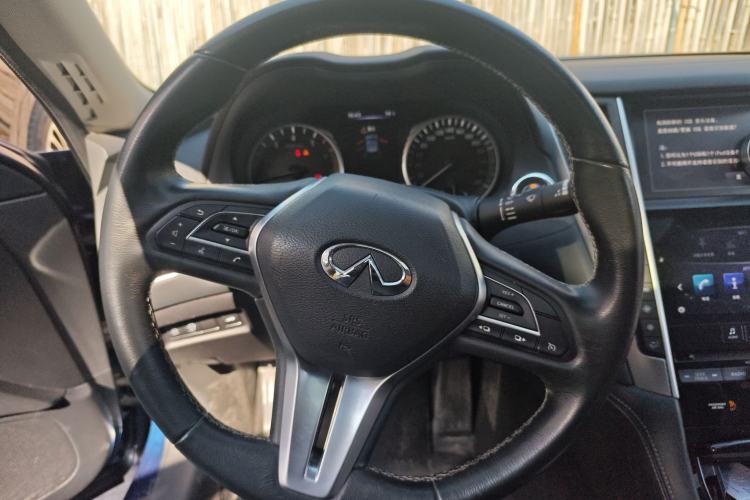 Used Infiniti Q50L 2018 2.0T Enjoyment Version China VI Standard Steering Wheel