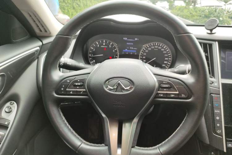 Used Infiniti Q50L 2018 2.0T Comfort Edition China VI Standard Steering Wheel