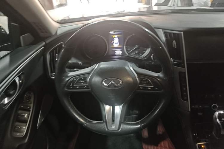 Used Infiniti Q50L 2018 2.0T Enjoyment Edition China V standard Steering Wheel