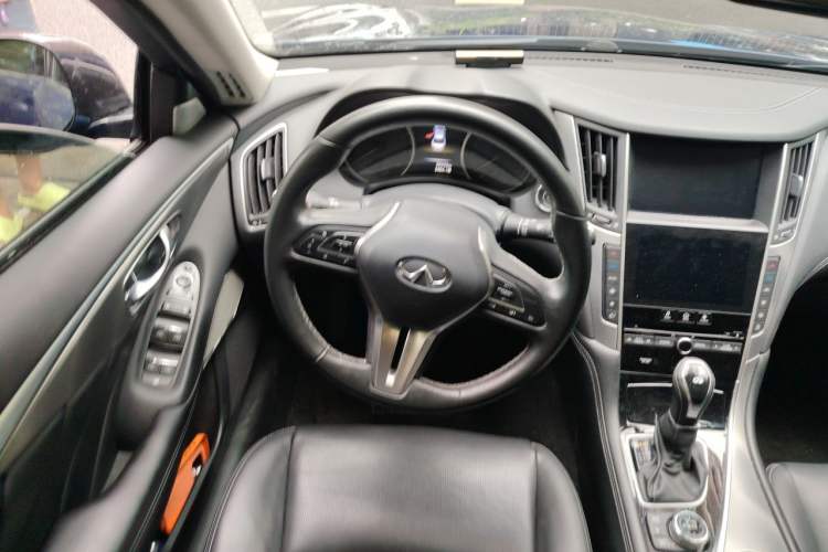 Used Infiniti Q50L 2018 2.0T Enjoyment Version China VI Standard Steering Wheel