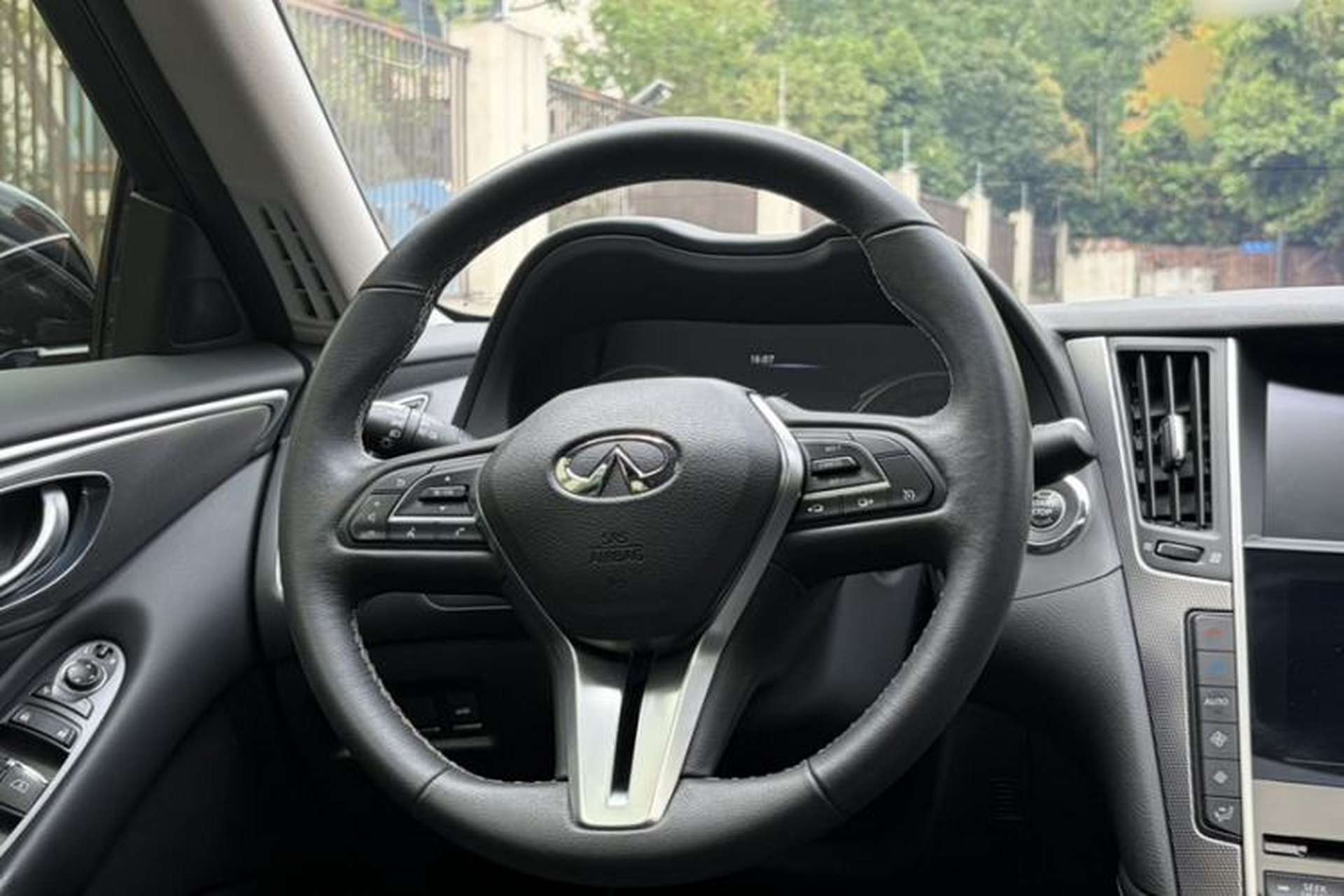 Used Infiniti Q50L 2018 2.0T Enjoyment Version China VI Standard Steering Wheel