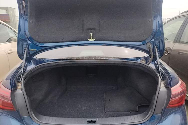 Used Infiniti Q50L 2018 2.0T Enjoyment Version China VI Standard Trunk