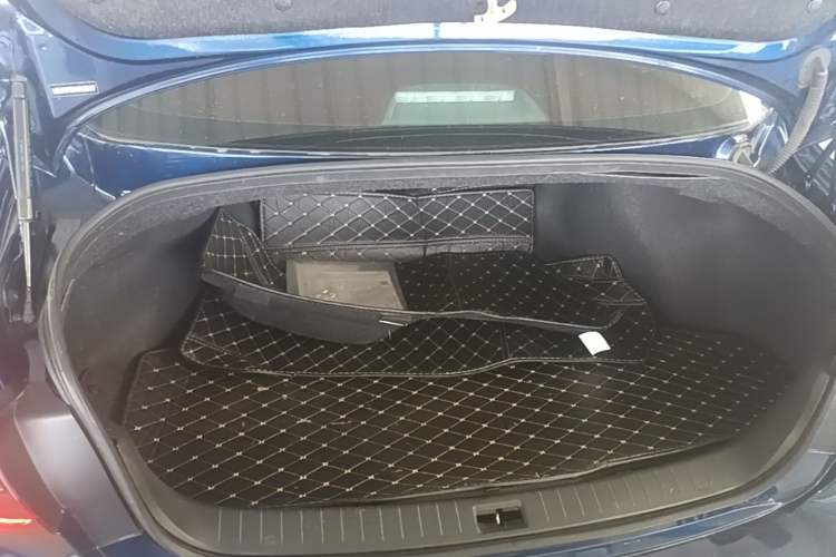 Used Infiniti Q50L 2018 2.0T Enjoyment Version China VI Standard Trunk