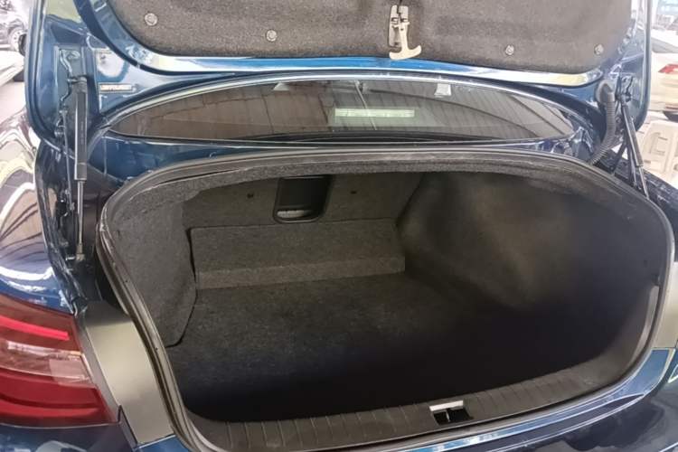 Used Infiniti Q50L 2018 2.0T Enjoyment Version China V Standard Trunk