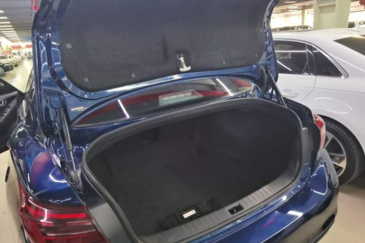 Used Infiniti Q50L 2018 2.0T Comfort Edition China V Standard Trunk