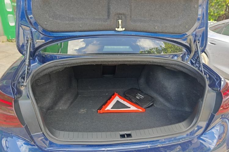 Used Infiniti Q50L 2018 2.0T Enjoyment Version China VI Standard Trunk