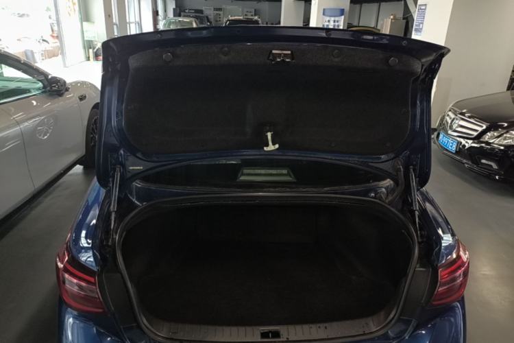 Used Infiniti Q50L 2018 2.0T Enjoyment Version China VI Standard Trunk