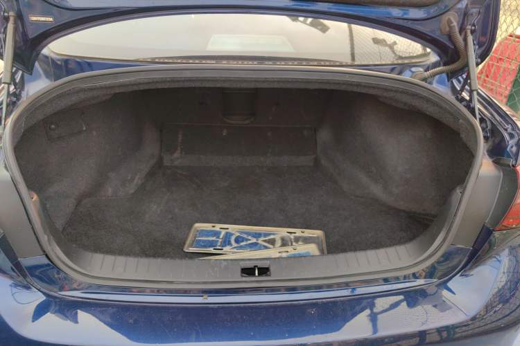 Used Infiniti Q50L 2018 2.0T Comfort Edition China VI Standard Trunk