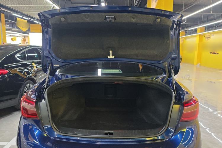 Used Infiniti Q50L 2018 2.0T Enjoyment Version China VI Standard Trunk