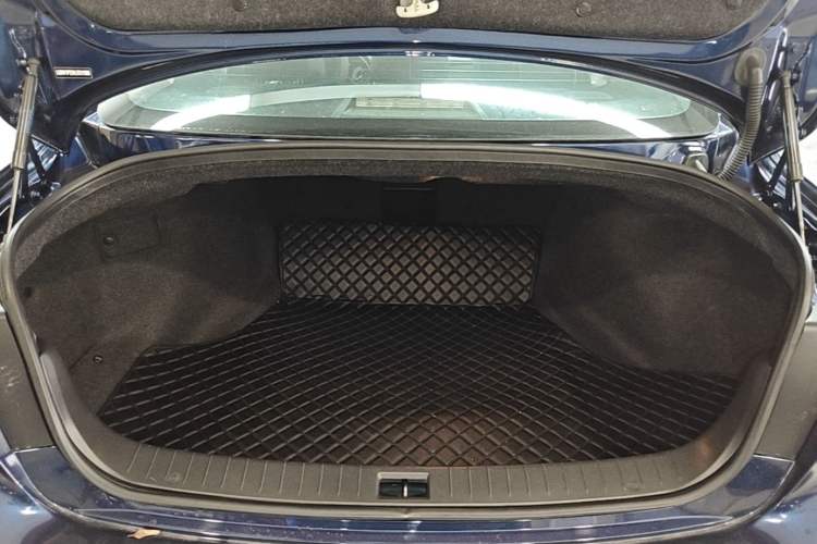 Used Infiniti Q50L 2018 2.0T Enjoyment Version China VI Standard Trunk