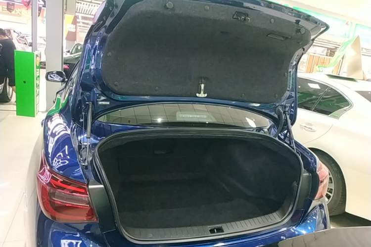 Used Infiniti Q50L 2018 2.0T Comfort Edition China VI Standard Trunk